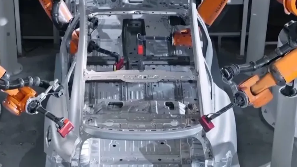 央視新聞《感受活力》欄目走進北汽智能工廠 感受高端制造和硬核產品